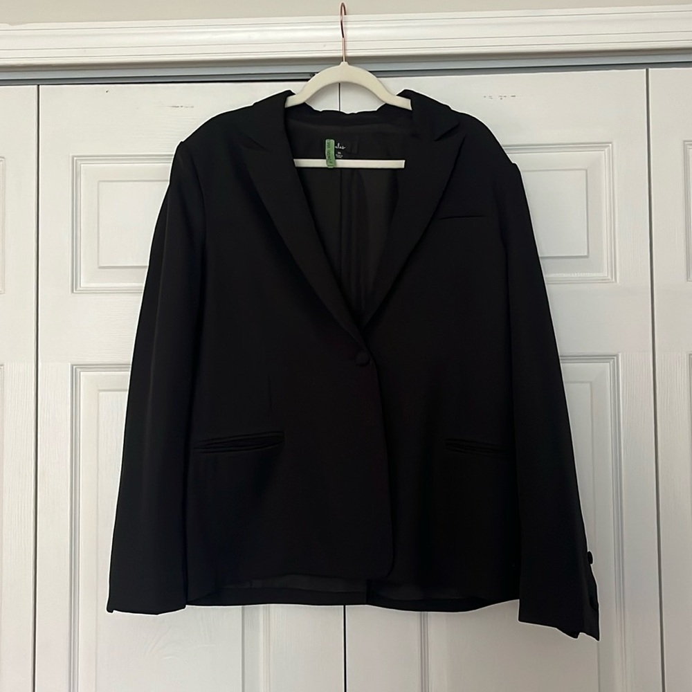 Lulu’s black blazer - Picture 1 of 2